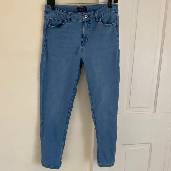 Light Wash High-Rise Skinny Jeans - Women's - Picture 4 of 14